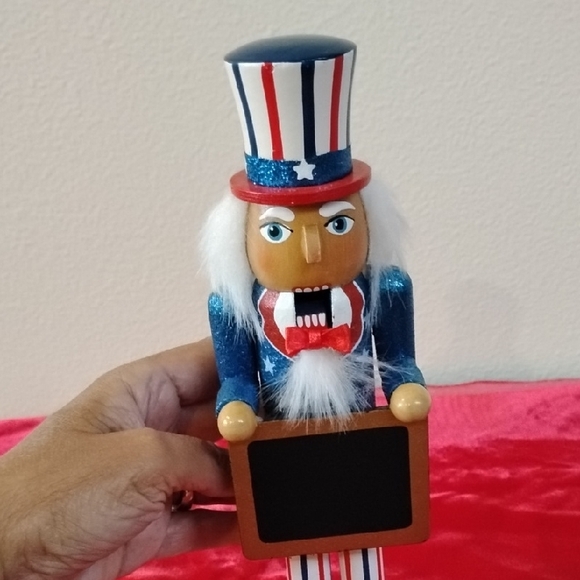 D- NWT World Market Americana Nutcracker with Chalkboard - Picture 4 of 11